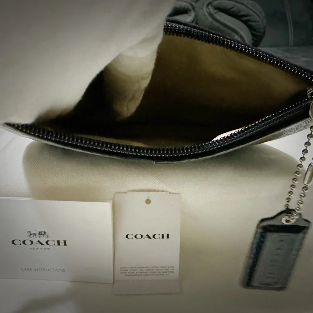 Vintage Y2K Coach clutch wallet Black soft Leather Wristlet with Silver Accents - Picture 11 of 13